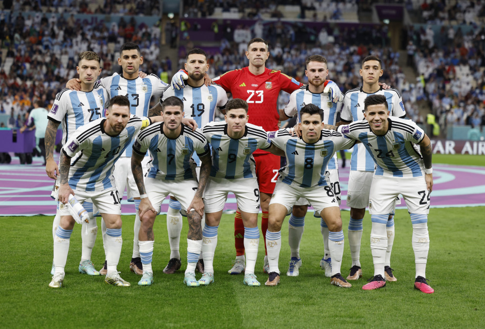 斯基拉：英超俱乐部想签圣地亚哥-卡斯特罗，但博洛尼亚不想卖（斯基拉：多家英超球队青睐圣地亚哥·卡斯特罗，但博洛尼亚态度强硬不愿放人）