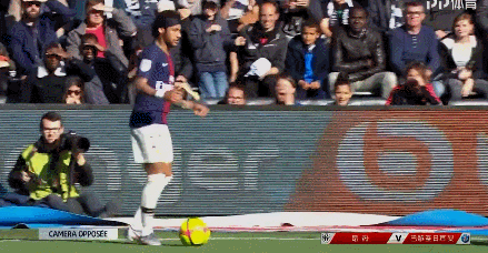 前队友：曾和马拉多纳开车出行，交警把我们拦住只为和他合影