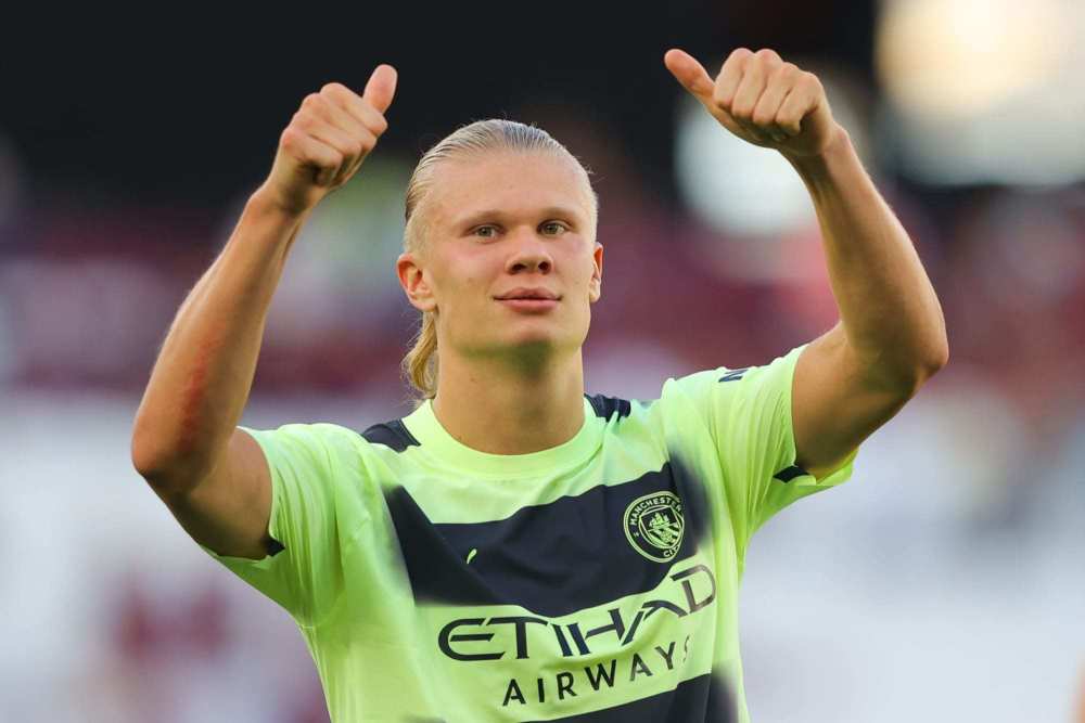 卡利亚里3-3热那亚，维蒂尼亚先拔头筹，阿龙-马丁扳平比分（卡利亚里3-3战平热那亚：维蒂尼亚首开纪录，阿龙-马丁扳平救主）