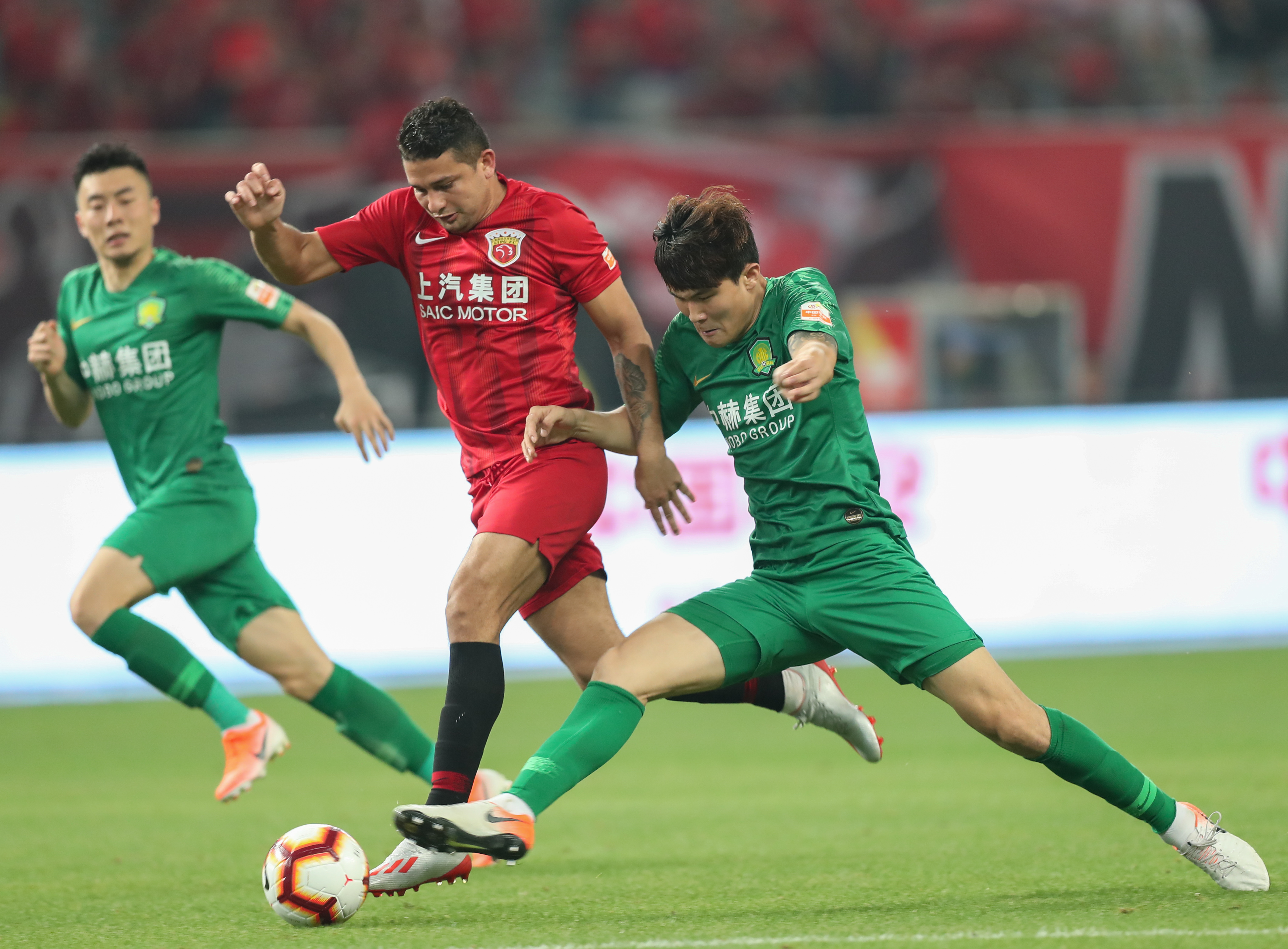 曼城英超33分紧追阿森纳，五项数据领跑联赛（曼城英超积33分紧逼阿森纳，五项数据位居联赛第一）