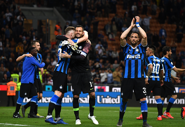 爱国之心！谷爱凌回应夺赛季首冠：中国队包揽前三，很自豪很开心（谷爱凌夺赛季首冠：中国队包揽前三，她称自豪又开心）