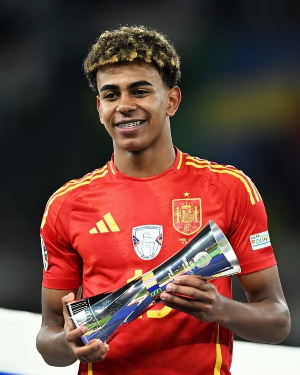 斯蒂尔：俱乐部将在周一上午面临一项重大抉择——是否让萨拉赫随队出征意大利（斯蒂尔：周一上午俱乐部将作出关键决定——萨拉赫是否随队赴意）