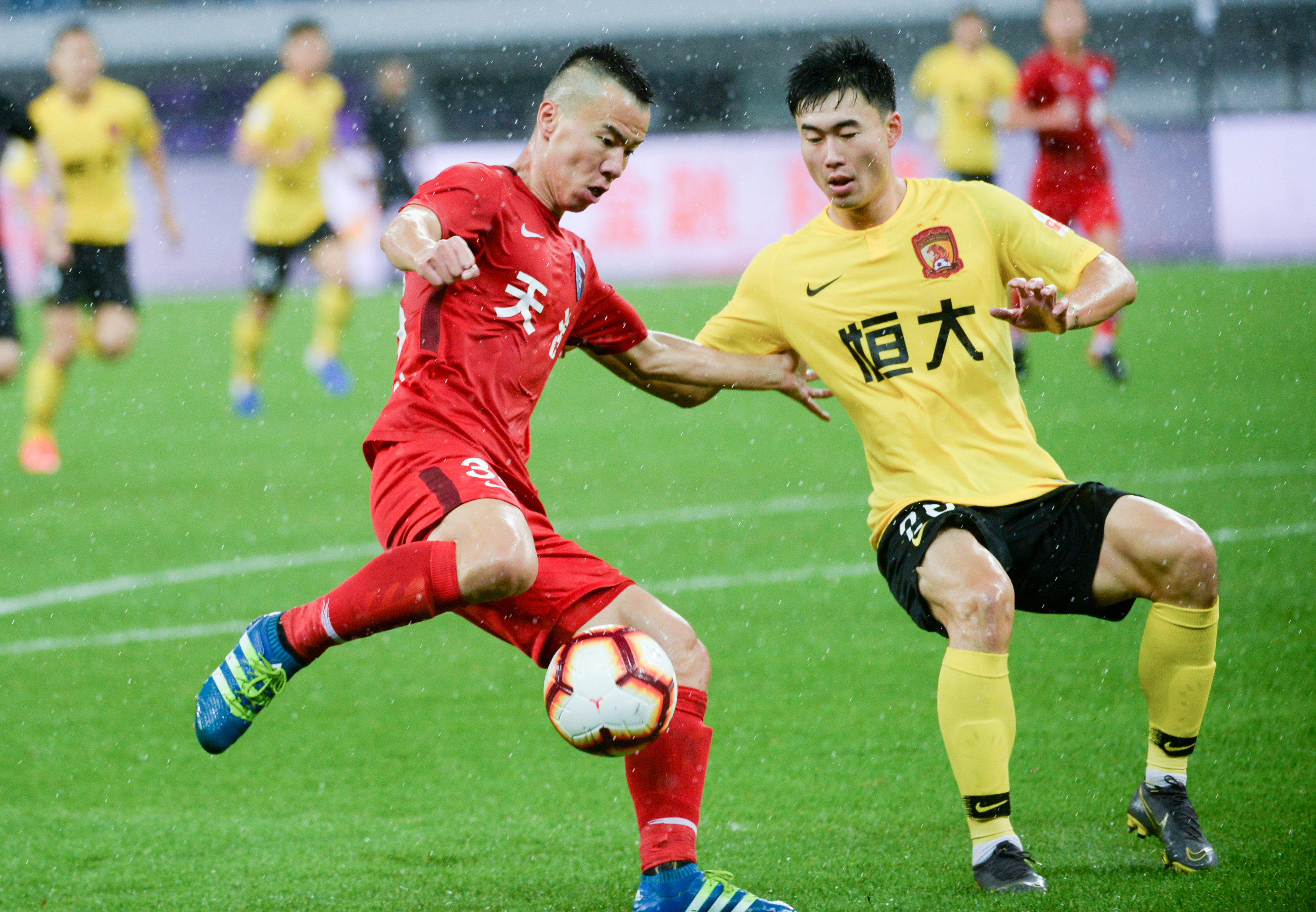 布斯克茨：梅西造访诺坎普？巴萨的大门永远为他敞开（布斯克茨：若梅西再访诺坎普，巴萨永远向他敞开大门）