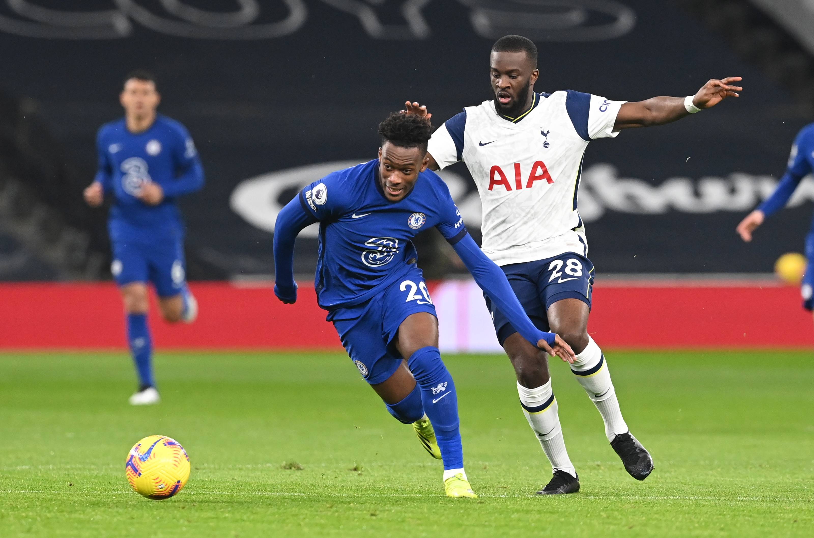 意甲积分榜：米兰凭净胜球领跑，前四只差1分，尤文仍第7（意甲积分形势：米兰以净胜球登顶，前四仅差1分，尤文依旧第7）