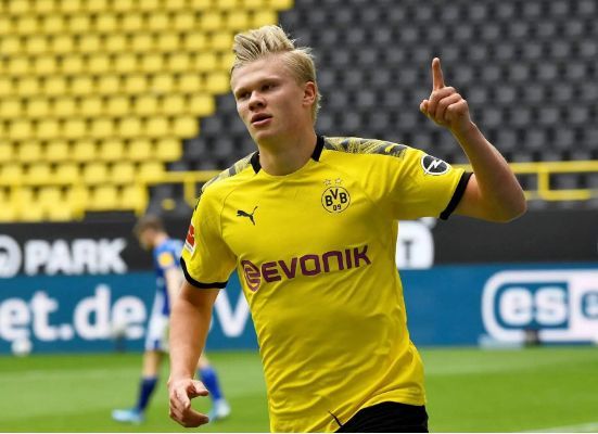 曾经的前场搭档！安东尼和拉什福德拥抱这一刻，你想到了什么？（安东尼与拉什福德相拥：昔日前场拍档这一瞬，你想到了什么？）