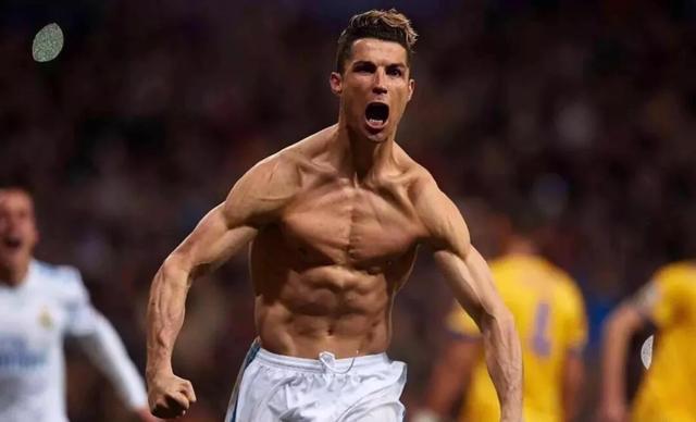 武磊受邀出席上海徐汇区足球超级联赛开幕式，并宣布比赛开幕（武磊亮相上海徐汇区足球超级联赛开幕式，宣布赛事正式启动）