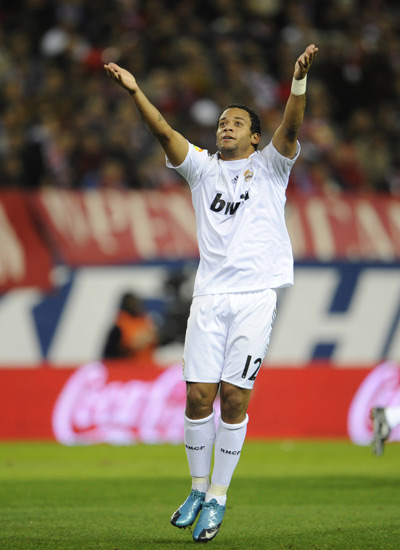 瑞士国脚曼赞比：扎卡是一名非常棒的队长，很高兴我们拥有他（瑞士国脚曼赞比：扎卡是杰出的队长，能与他同队让我非常高兴）