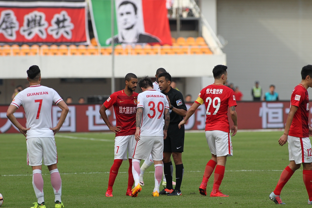 官方：阿根廷国家队补招维拉中场布恩迪亚（阿根廷队官方：增补征召维拉中场布恩迪亚）