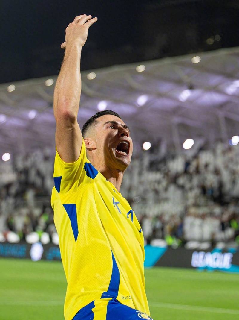 记者：因现场出现雷暴，沙特vs阿联酋比赛再次推迟，预计将取消（记者：现场雷暴致沙特对阿联酋之战再度延期，或将取消）