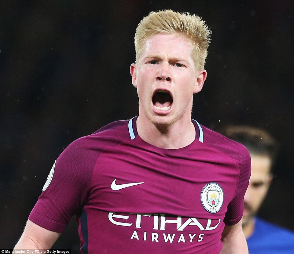 达成巴萨一线队百场里程碑，费尔明获赠纪念球衣（费尔明达成巴萨一线队第100场，获赠纪念球衣）