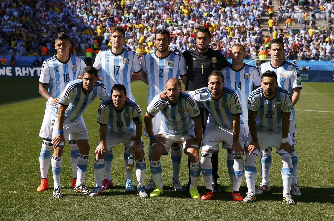 图片报：法兰克福队医私下为对手球员治疗，现已被开除（图片报称，法兰克福队医为对方球员私下看伤，已遭解雇）