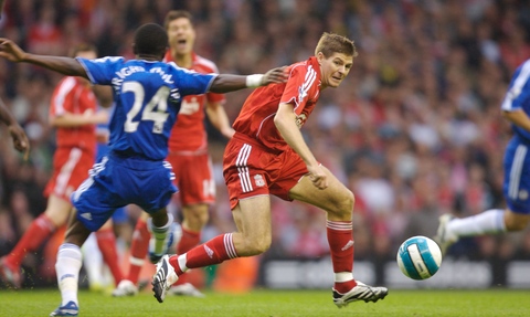 英超争四大战愈演愈烈（英超前四之争日趋白热化）